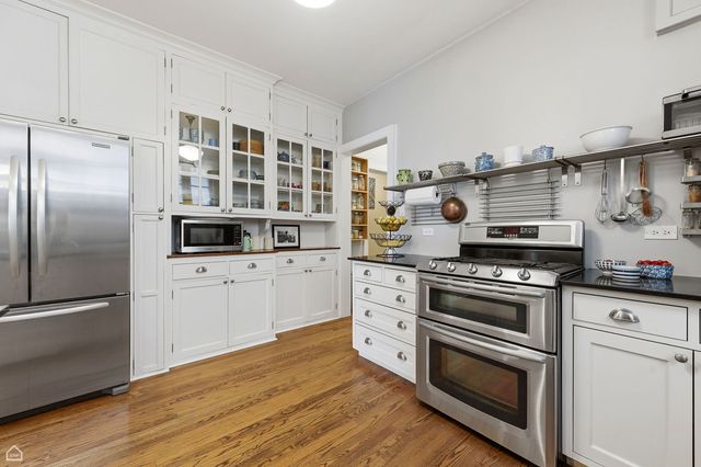 2060 W Farwell Avenue 2, Chicago, IL 60645