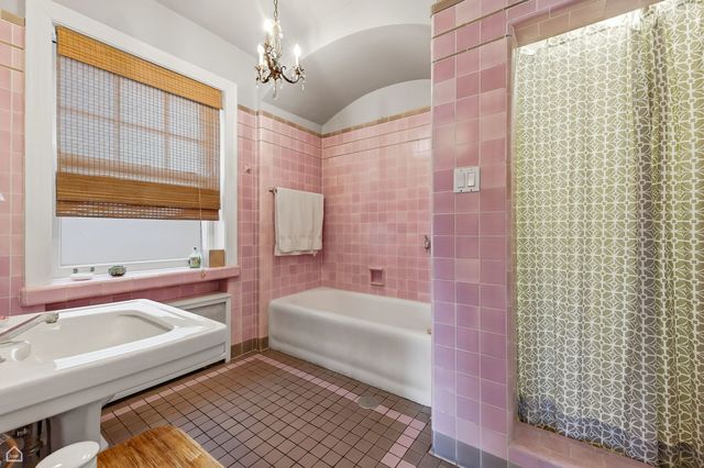 2060 W Farwell Avenue 2, Chicago, IL 60645