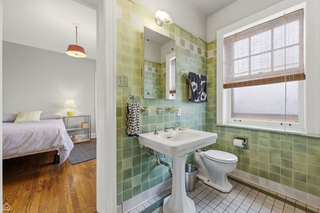 2060 W Farwell Avenue 2, Chicago, IL 60645