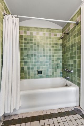 2060 W Farwell Avenue 2, Chicago, IL 60645