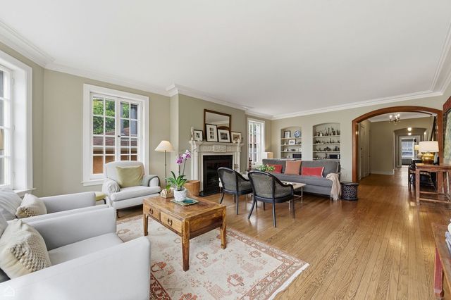 2060 W Farwell Avenue 2, Chicago, IL 60645