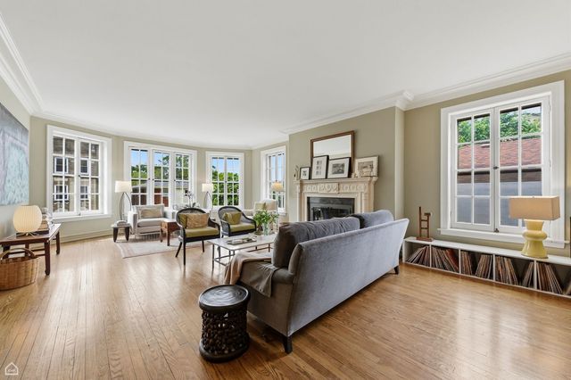 2060 W Farwell Avenue 2, Chicago, IL 60645