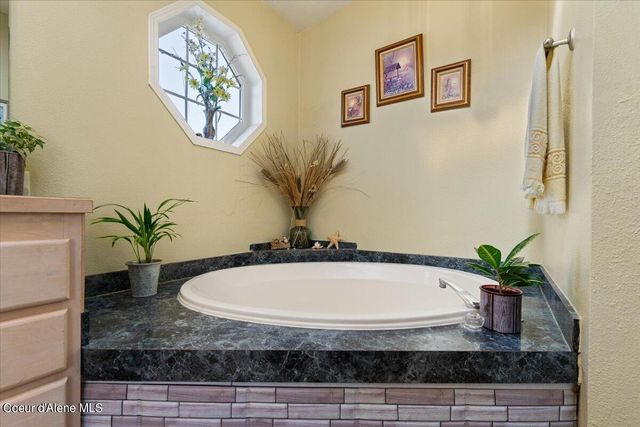 2270 W Pellinore Way, Post Falls, ID 83854