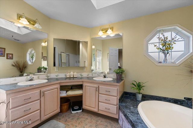 2270 W Pellinore Way, Post Falls, ID 83854