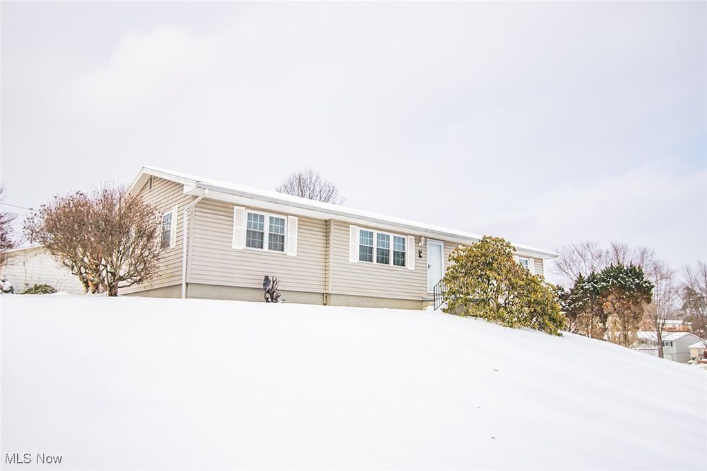 26 Parmetta Circle, Waverly, WV 26184