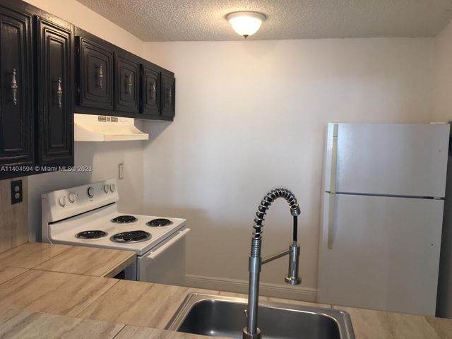 496 NW 165th St Rd D312, Miami, FL 33169