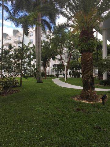 496 NW 165th St Rd D312, Miami, FL 33169