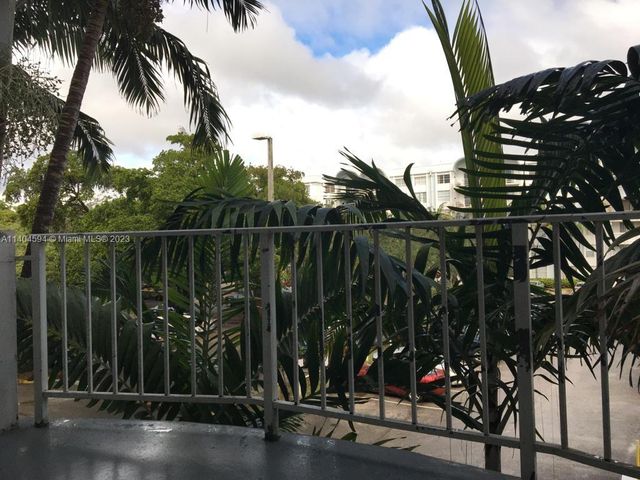 496 NW 165th St Rd D312, Miami, FL 33169