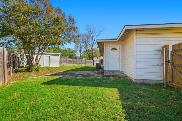 1013 Casa Drive, Mesquite, TX 75149