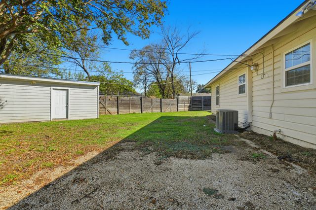 1013 Casa Drive, Mesquite, TX 75149