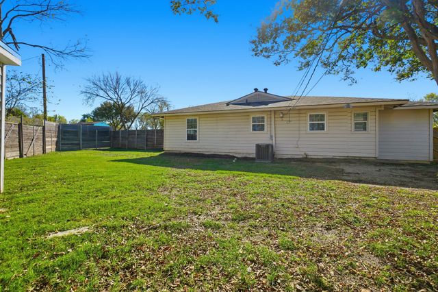 1013 Casa Drive, Mesquite, TX 75149