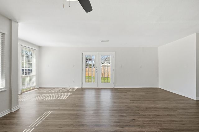 1013 Casa Drive, Mesquite, TX 75149