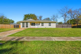 1013 Casa Drive, Mesquite, TX 75149