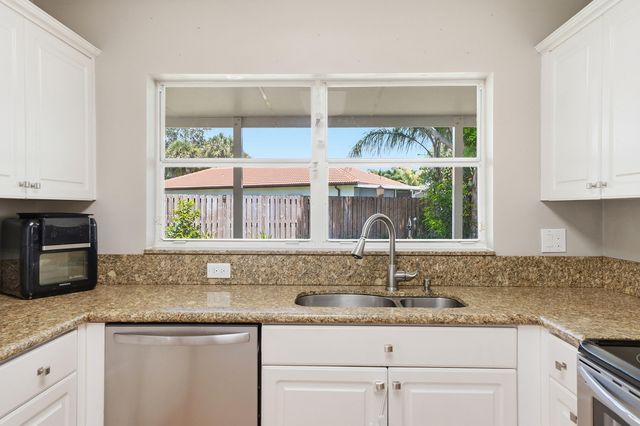 6261 NW 38TH Drive, Coral Springs, FL 33067