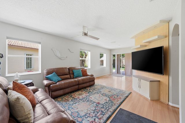 6261 NW 38TH Drive, Coral Springs, FL 33067