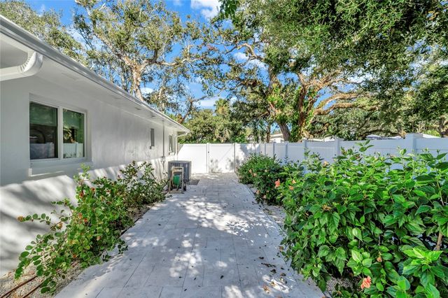 406 Indian Lilac Road, Vero Beach, FL 32963