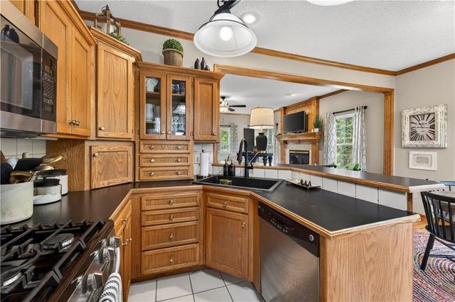 410 E Neil Chiles Road, Buckner, MO 64016