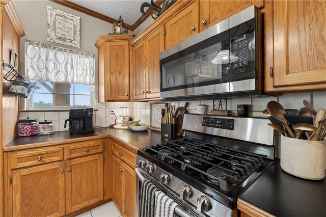 410 E Neil Chiles Road, Buckner, MO 64016