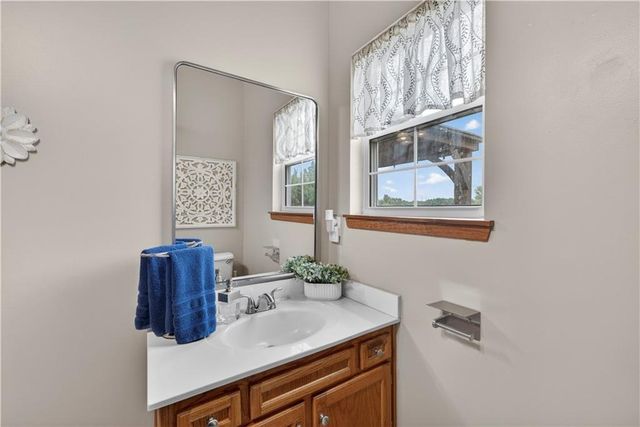 410 E Neil Chiles Road, Buckner, MO 64016