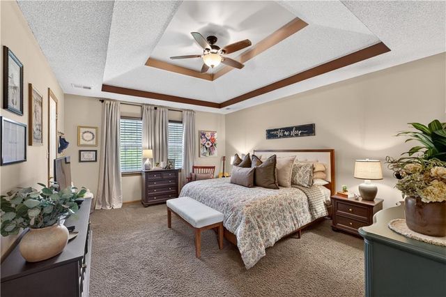 410 E Neil Chiles Road, Buckner, MO 64016