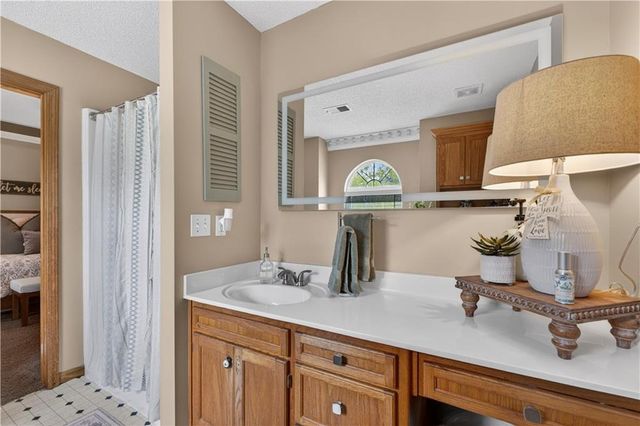 410 E Neil Chiles Road, Buckner, MO 64016