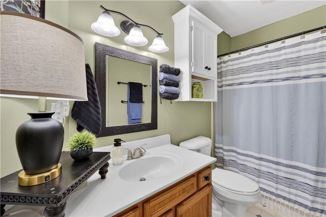 410 E Neil Chiles Road, Buckner, MO 64016