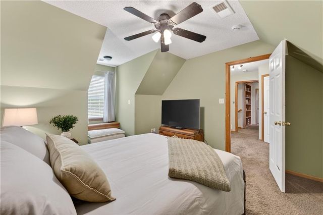 410 E Neil Chiles Road, Buckner, MO 64016