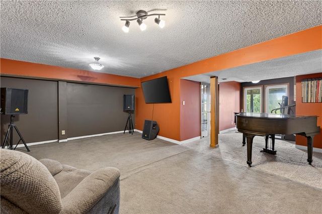 410 E Neil Chiles Road, Buckner, MO 64016