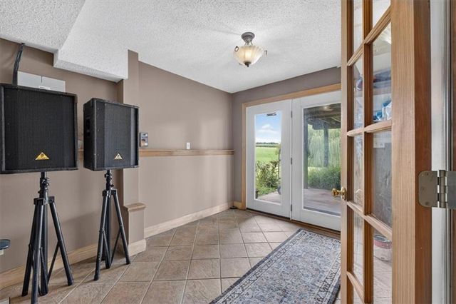 410 E Neil Chiles Road, Buckner, MO 64016