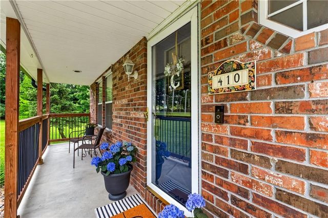 410 E Neil Chiles Road, Buckner, MO 64016
