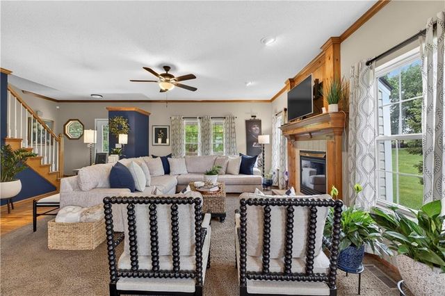 410 E Neil Chiles Road, Buckner, MO 64016