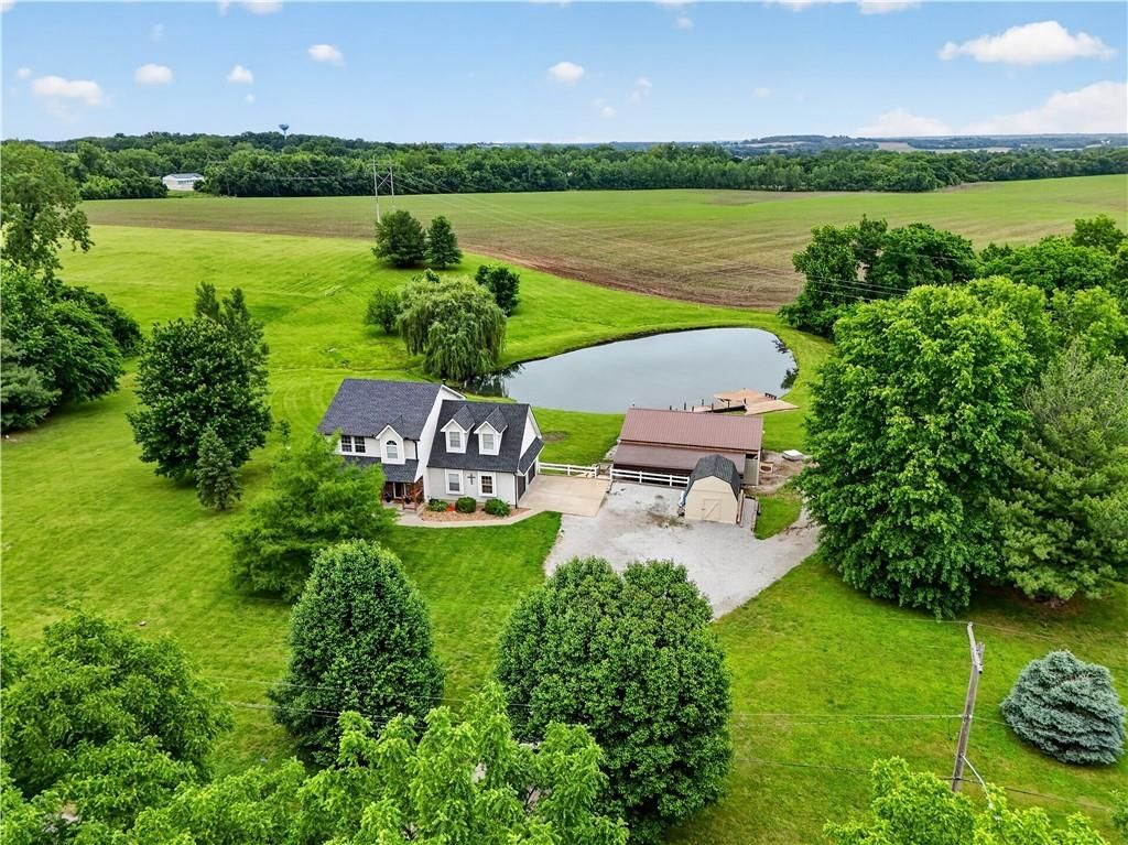 410 E Neil Chiles Road, Buckner, MO 64016