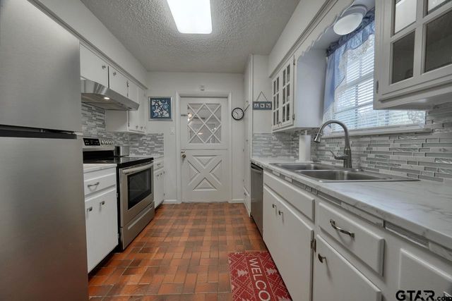 1210 Chateau Lane, Hideaway, TX 75771