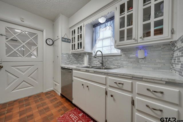 1210 Chateau Lane, Hideaway, TX 75771