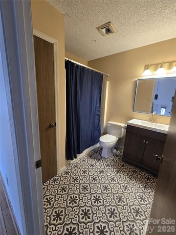 8 Shadywood Circle, Asheville, NC 28803