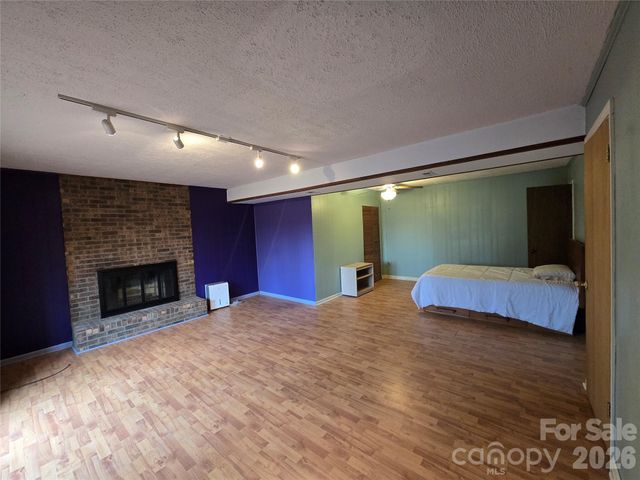 8 Shadywood Circle, Asheville, NC 28803