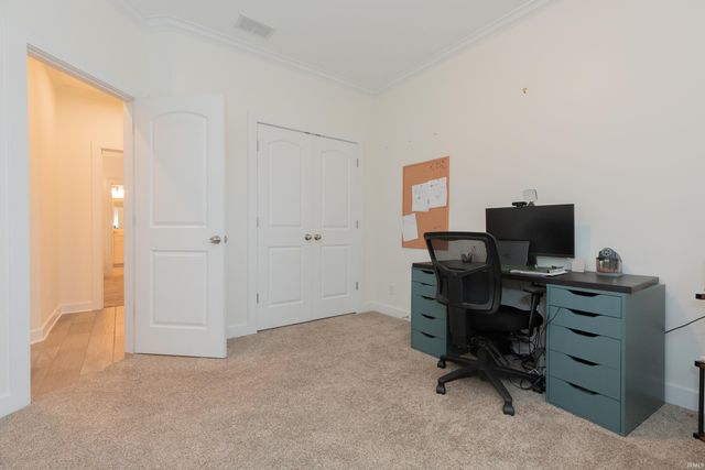 5300 Gravenstein Court, Evansville, IN 47711