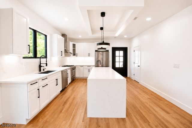 6 Henoch Ave, Clifton City, NJ 07013