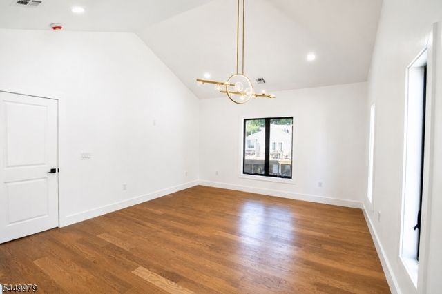 6 Henoch Ave, Clifton City, NJ 07013