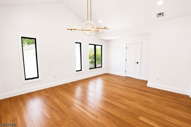 6 Henoch Ave, Clifton City, NJ 07013