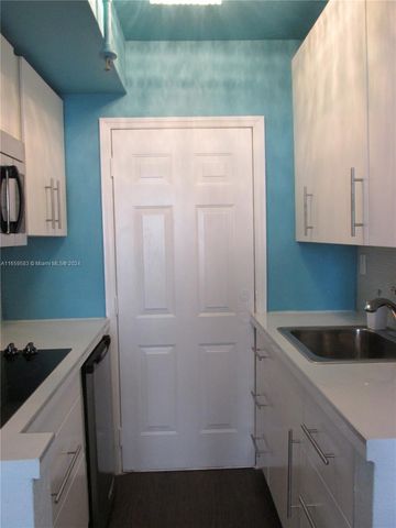 3030 Collins Ave 3E, Miami Beach, FL 33140