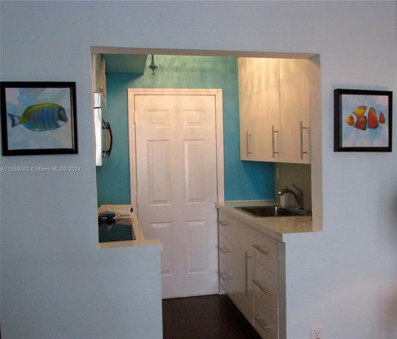 3030 Collins Ave 3E, Miami Beach, FL 33140