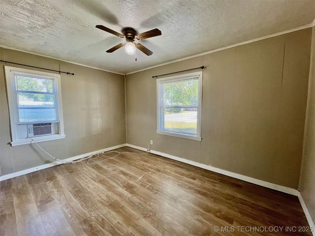 401 N Orphan Street, Pryor, OK 74361