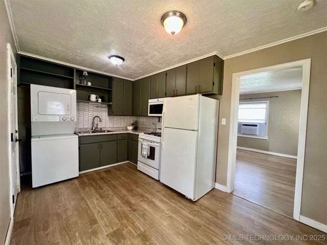401 N Orphan Street, Pryor, OK 74361