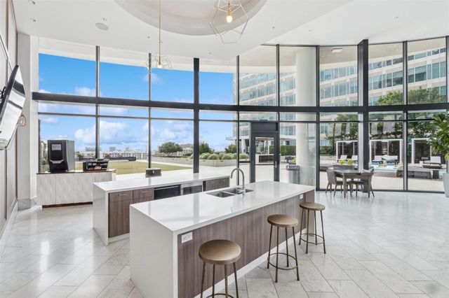 3333 Lake Street 21F, Houston, TX 77098