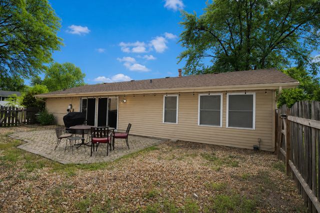 817 Stamford Court, Schaumburg, IL 60193
