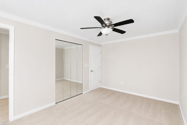 817 Stamford Court, Schaumburg, IL 60193