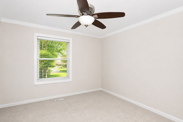 817 Stamford Court, Schaumburg, IL 60193