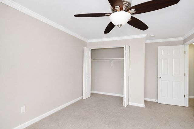 817 Stamford Court, Schaumburg, IL 60193