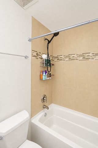 817 Stamford Court, Schaumburg, IL 60193